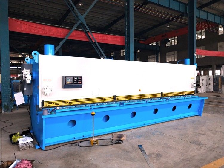 آلة القص الهيدروليكية CNC المقصلة الأوتوماتيكية QC11K 16 * 6000 للوحة 18 مم 20 مم 40 مم